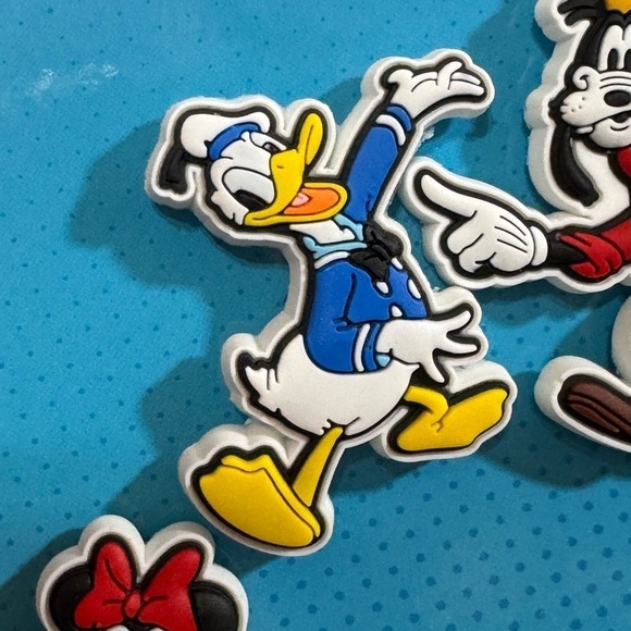 CROCS X Disney Mickey and Friends Jibbitz Charms 5 pieces set - Picture 8 of 9